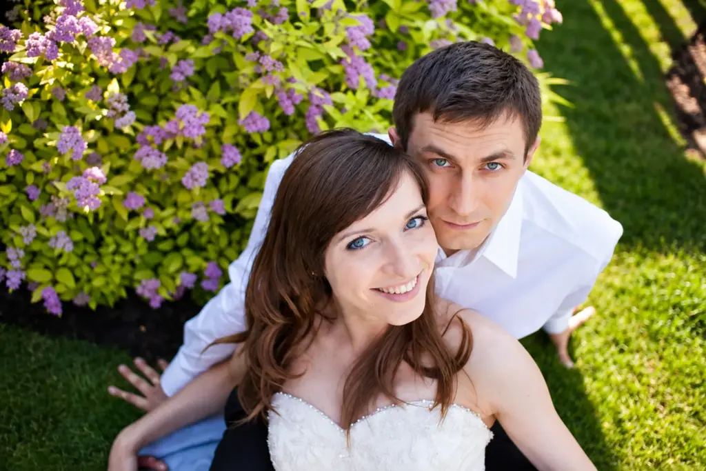 Anna i Jarosław – Portret pary młodej wśród kwiatów