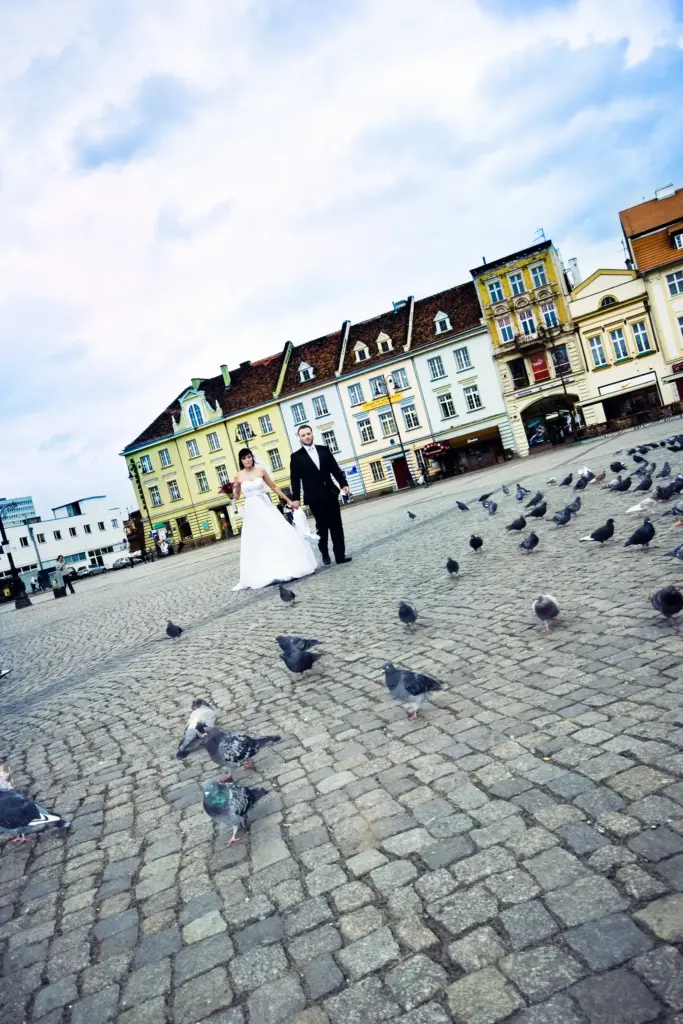 Para młoda na Starym Rynku w Bydgoszczy