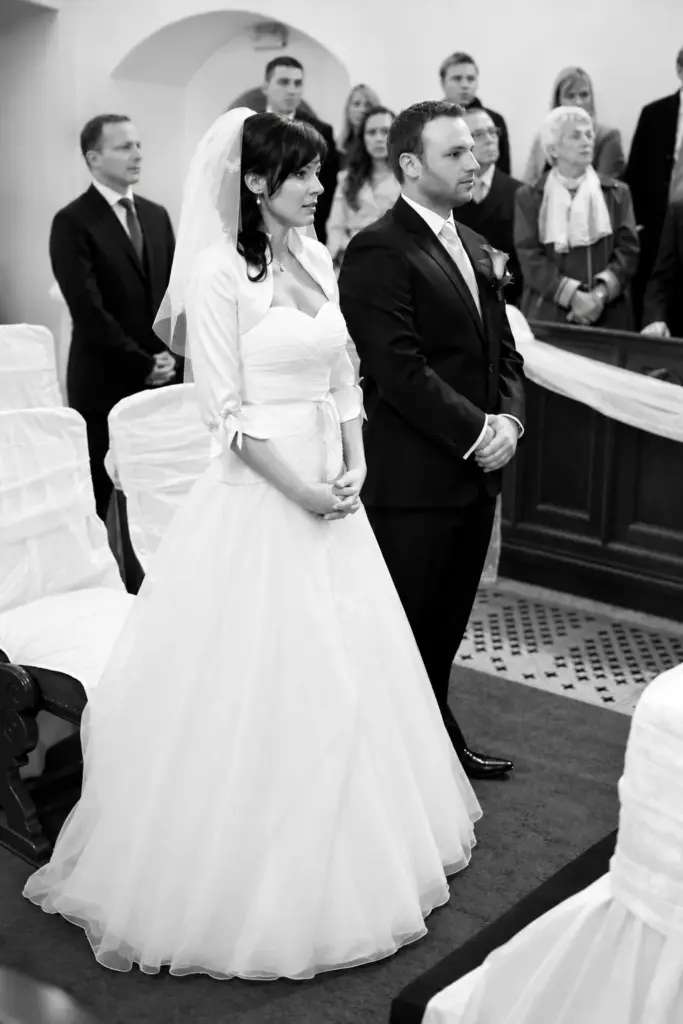 Dorota i Darek – Ceremonia ślubna w kościele – wersja czarno-biała