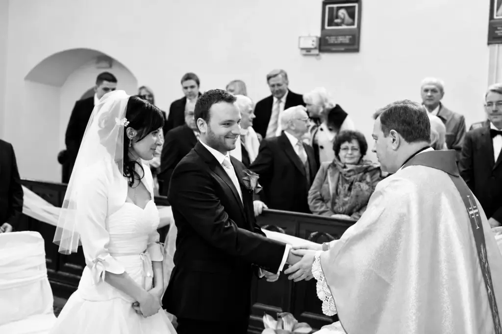 Dorota i Darek – Gratulacje przy ołtarzu