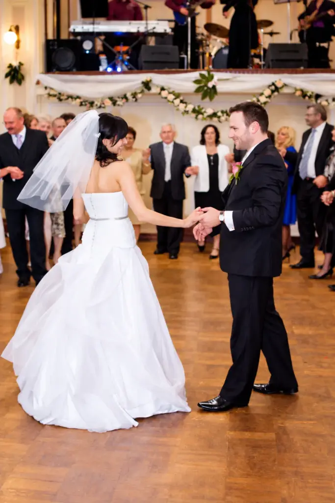 Dorota i Darek – Pierwszy taniec w blasku sali weselnej
