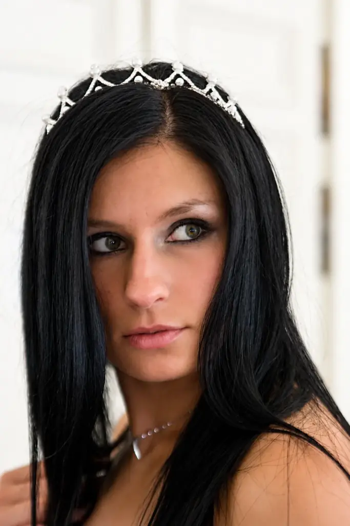 Monika i Hass – Portret panny młodej w diademie