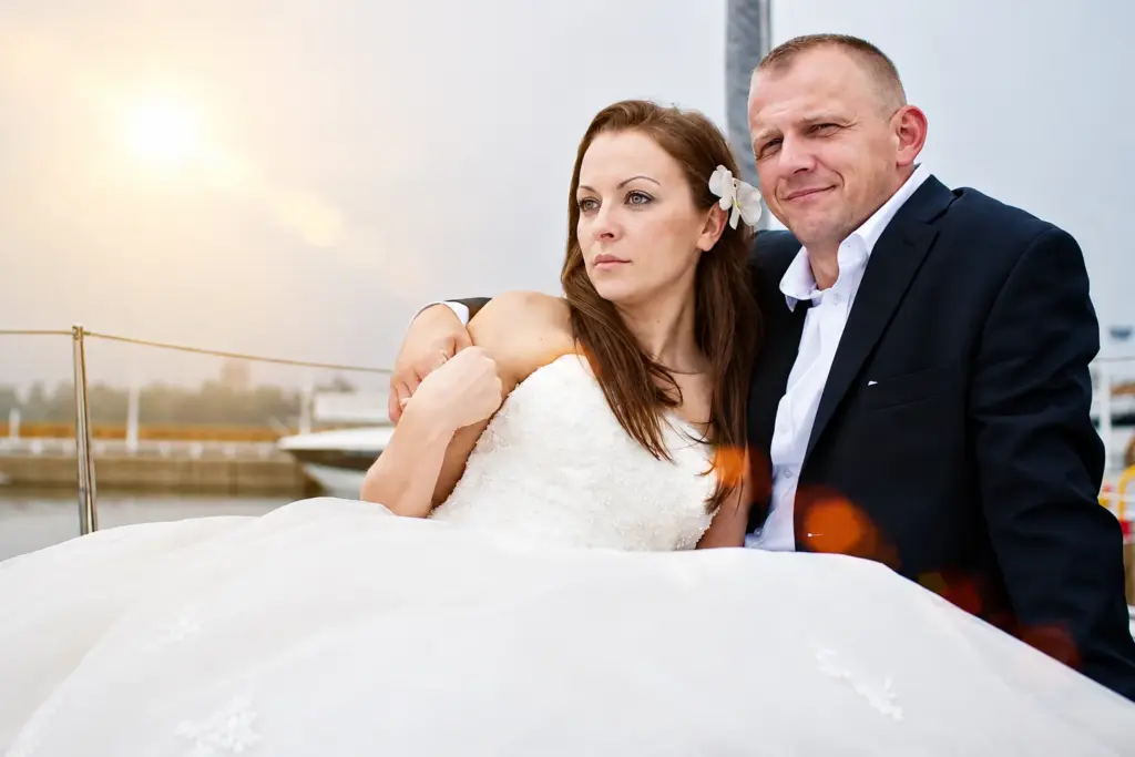Ślub i plener nad morzem – Portret pary młodej nad morzem