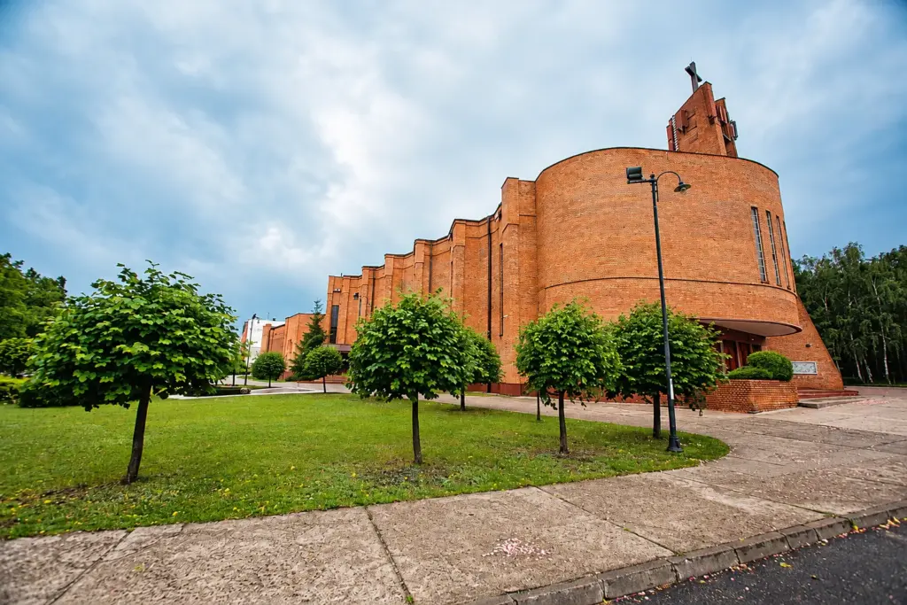 Ślub w Fordonie i plener w Ostromecku – Sanktuarium Matki Bożej Królowej Męczenników w Fordonie